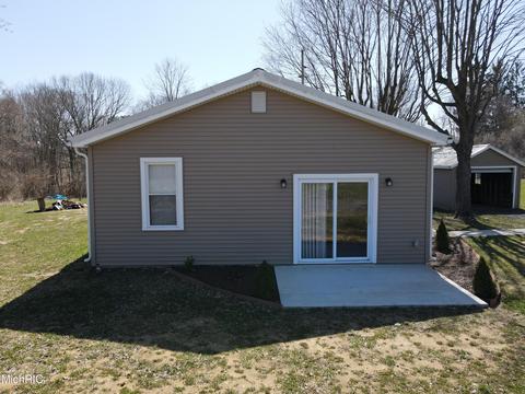 15305 N Main St, Buchanan, MI 49107 photo 2
