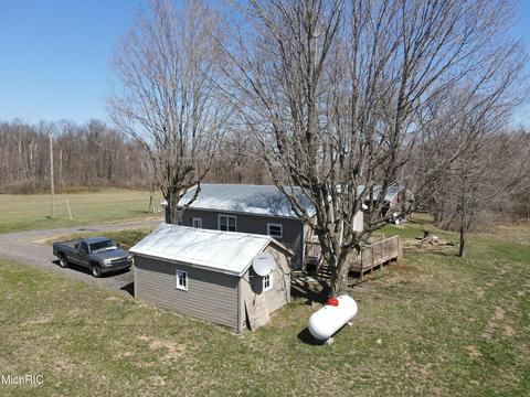 15305 N Main St, Buchanan, MI 49107 photo 7