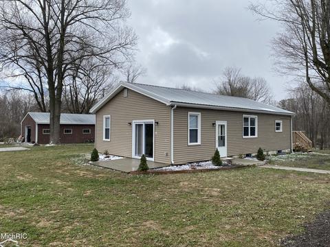 15305 N Main St, Buchanan, MI 49107 photo 1