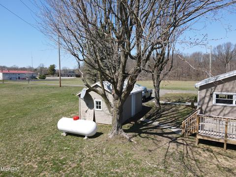 15305 N Main St, Buchanan, MI 49107 photo 6