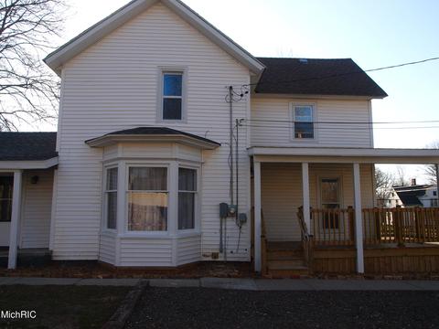 115 W Ann St, Belding, MI 48809 photo 3