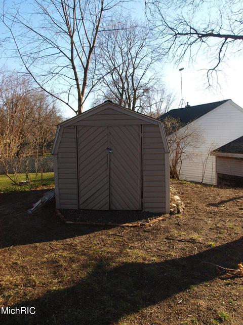 115 W Ann St, Belding, MI 48809 photo 6