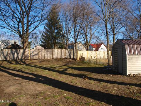 115 W Ann St, Belding, MI 48809 photo 8