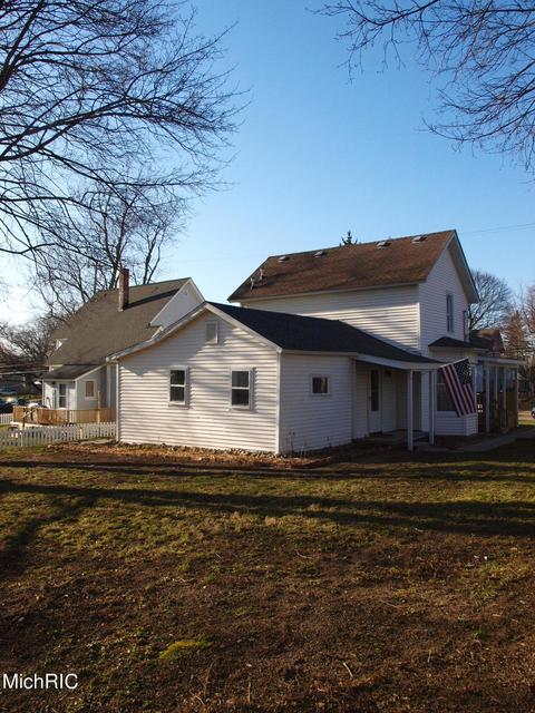 115 W Ann St, Belding, MI 48809 photo 4