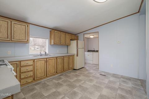 413 E Main St, Homer, MI 49245 photo 7