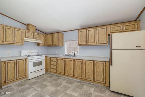 413 E Main St, Homer, MI 49245 photo 6