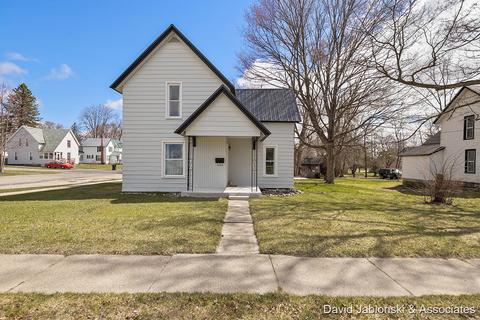522 N Bridge St, Belding, MI 48809 photo 2