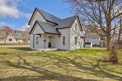 522 N Bridge St, Belding, MI 48809 photo 4