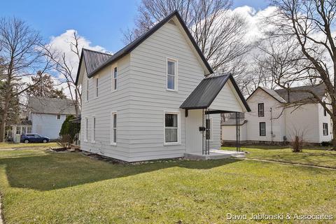 522 N Bridge St, Belding, MI 48809 photo 3