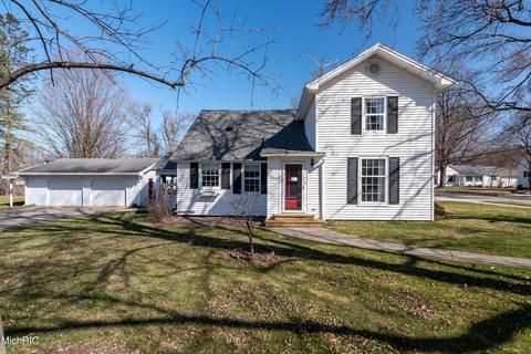 804 N Monroe St, Lowell, MI 49331 photo 1