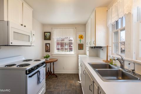 804 N Monroe St, Lowell, MI 49331 photo 11