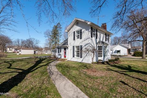804 N Monroe St, Lowell, MI 49331 photo 2