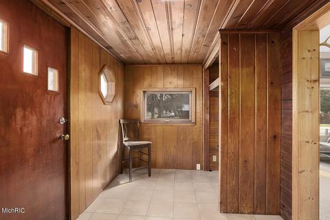 203 W Pine St, Edmore, MI 48829 photo 3