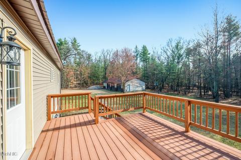 1814 S Oak Ave, White Cloud, MI 49349 photo 3