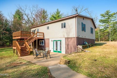 1814 S Oak Ave, White Cloud, MI 49349 photo 2