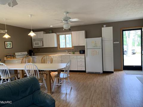 1216 W Beaver Rd, Bitely, MI 49309 photo 2
