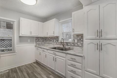 1332 E Main St, Kalamazoo, MI 49048 photo 5
