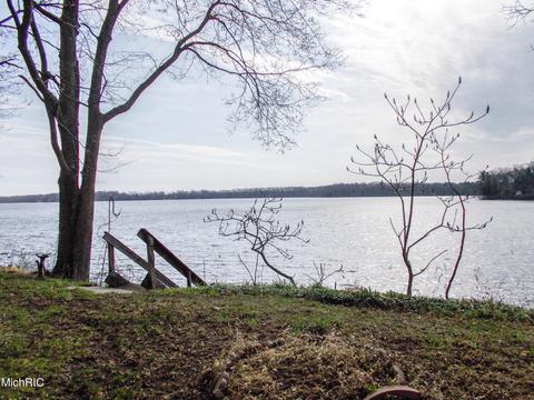 18889 Riverview Dr, Three Rivers, MI 49093 photo 4