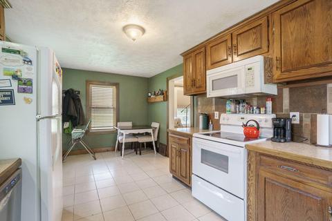215 M 89, Plainwell, MI 49080 photo 9