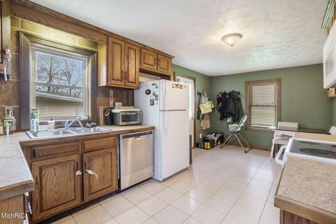 215 M 89, Plainwell, MI 49080 photo 8