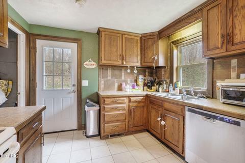 215 M 89, Plainwell, MI 49080 photo 7