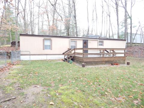 6719 E Deerwood Dr, White Cloud, MI 49349 photo 1