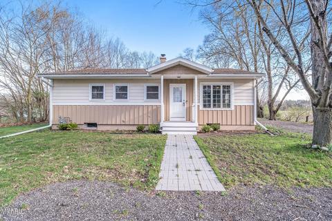 602 Marsh Rd, Plainwell, MI 49080 photo 1