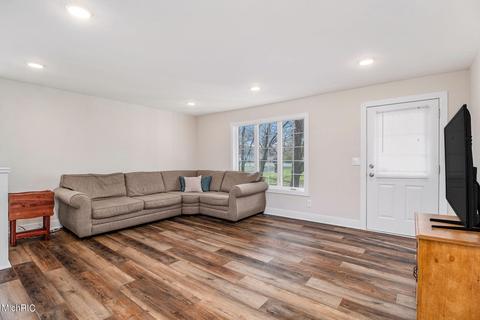 602 Marsh Rd, Plainwell, MI 49080 photo 4