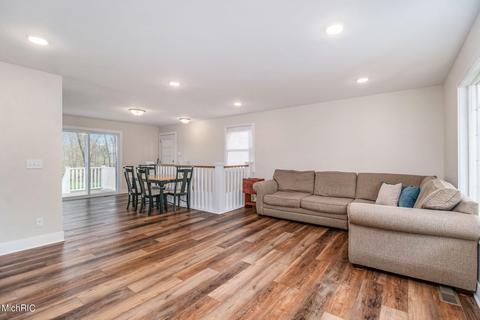 602 Marsh Rd, Plainwell, MI 49080 photo 3