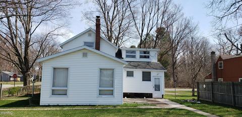523 E Spring St, Whitehall, MI 49461 photo 2