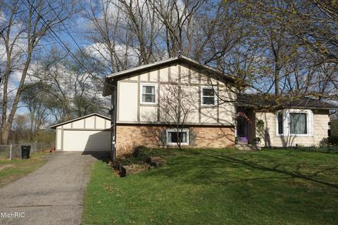 800 Glenview Drive Dr, Plainwell, MI 49080 photo 1