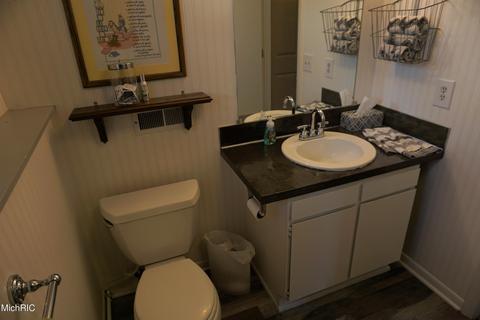 800 Glenview Drive Dr, Plainwell, MI 49080 photo 8
