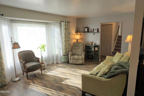 800 Glenview Drive Dr, Plainwell, MI 49080 photo 4