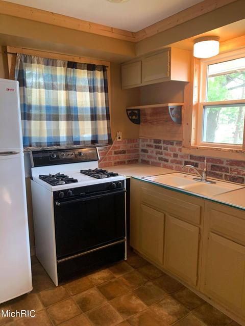 5432 85th Ave, Evart, MI 49631 photo 17