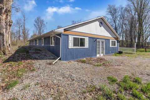 550 S Bliss Rd, Sumner, MI 48889 photo 2