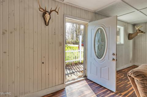 550 S Bliss Rd, Sumner, MI 48889 photo 5