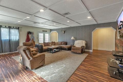 550 S Bliss Rd, Sumner, MI 48889 photo 6