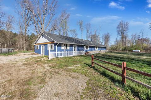550 S Bliss Rd, Sumner, MI 48889 photo 3