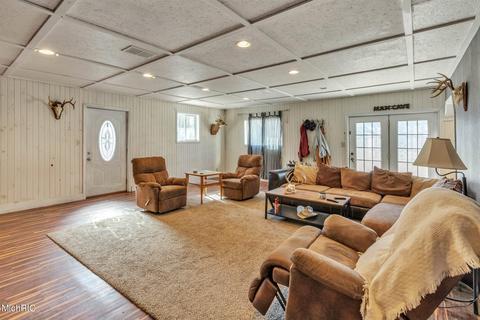 550 S Bliss Rd, Sumner, MI 48889 photo 9