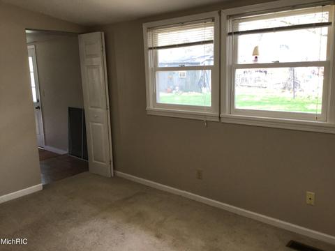 124 Mariette St, Plainwell, MI 49080 photo 9