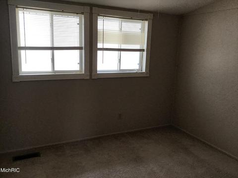 124 Mariette St, Plainwell, MI 49080 photo 7