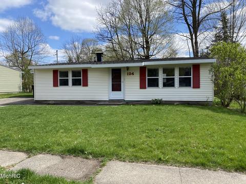 124 Mariette St, Plainwell, MI 49080 photo 2