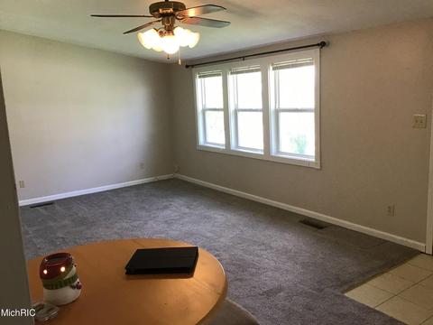 124 Mariette St, Plainwell, MI 49080 photo 5