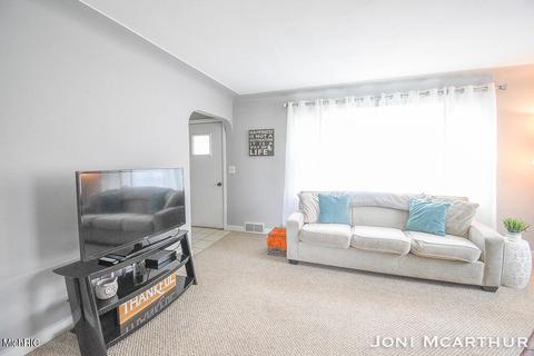 806 James St, Belding, MI 48809 photo 7