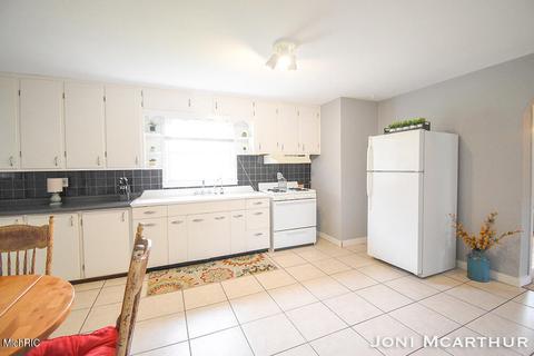 806 James St, Belding, MI 48809 photo 10