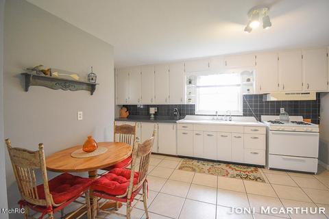 806 James St, Belding, MI 48809 photo 8