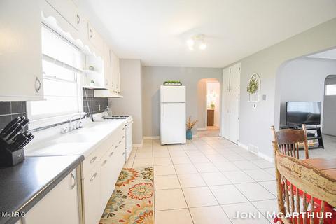 806 James St, Belding, MI 48809 photo 12