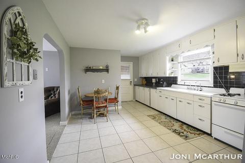 806 James St, Belding, MI 48809 photo 9