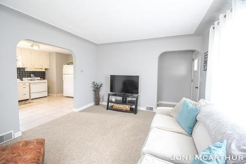 806 James St, Belding, MI 48809 photo 6