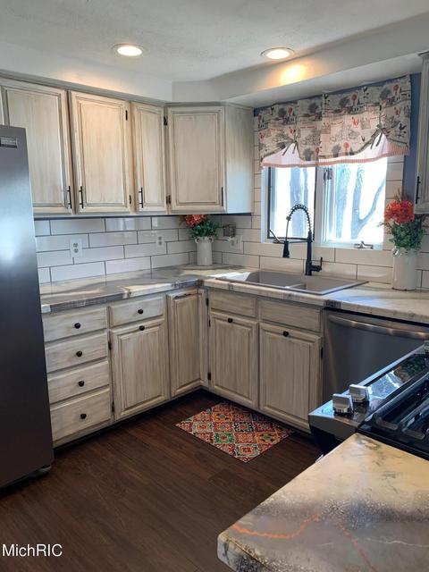11221 Long Point Dr, Plainwell, MI 49080 photo 13